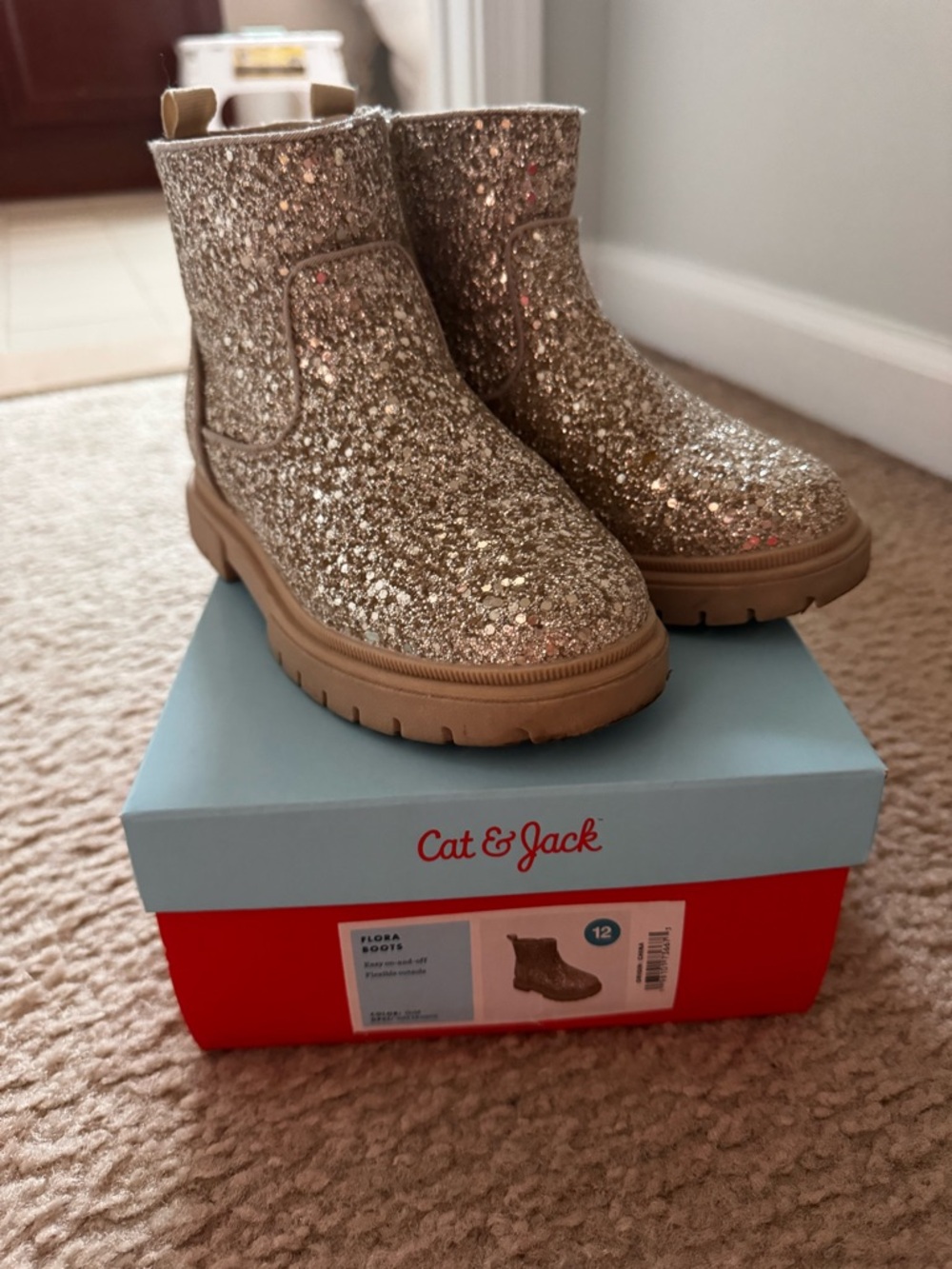 Cat & Jack Girls' Glitter Ankle Boots - Gold Glitter with Tan Sole